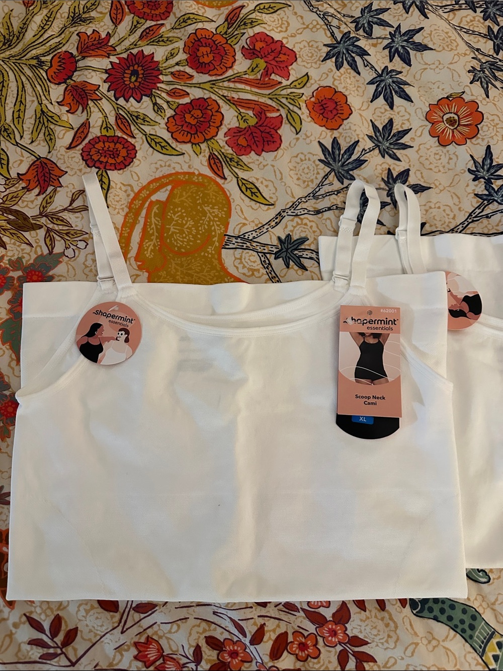 Shapermint White Scoop Neck Cami Tank Top (L and XL) - Picture 3 of 4